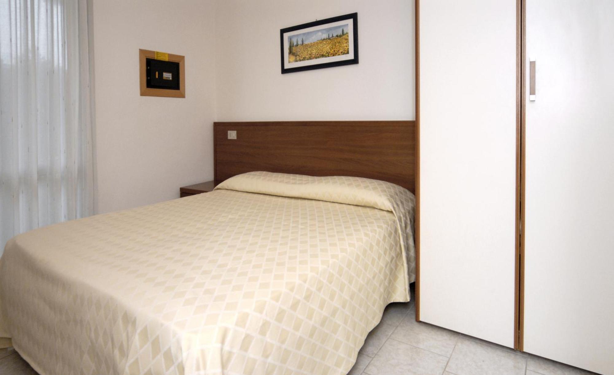 Sunny Getaway Flat With Ac In Appartamento